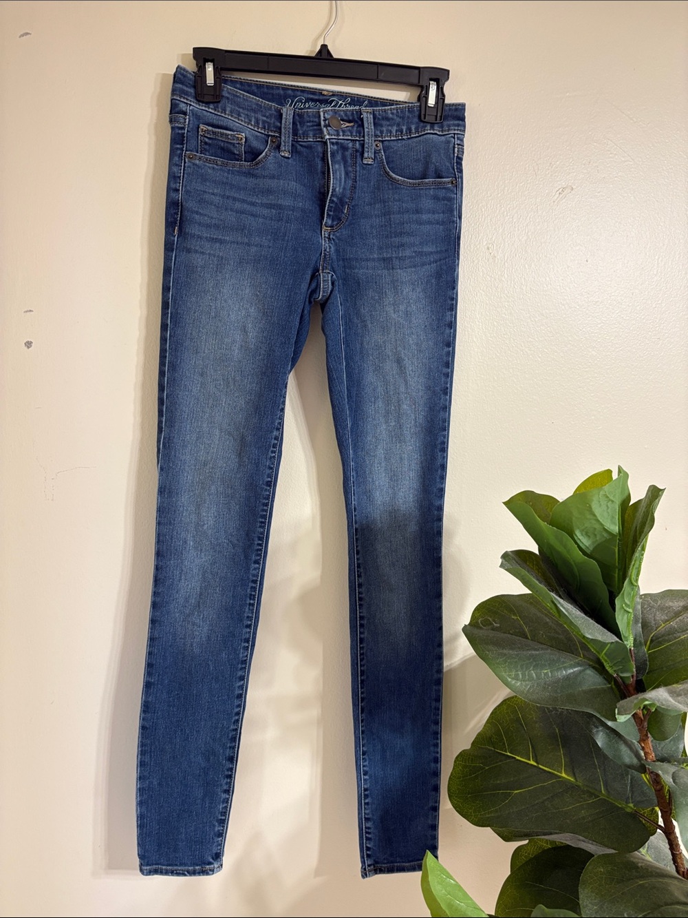 Universal Thread Women's Straight Leg Jeans in Medium Blue Wash